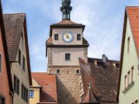 Weißer Turm am Ende der Galgengasse - Rothenburg o.d.T.